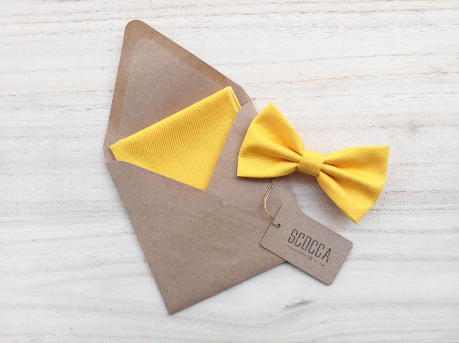Pochette e Papillon giallo fresia,fazzoletto da taschino per uomo,papillon per matrimonio,accessori sposi cerimonia giallo,cravatta sposo