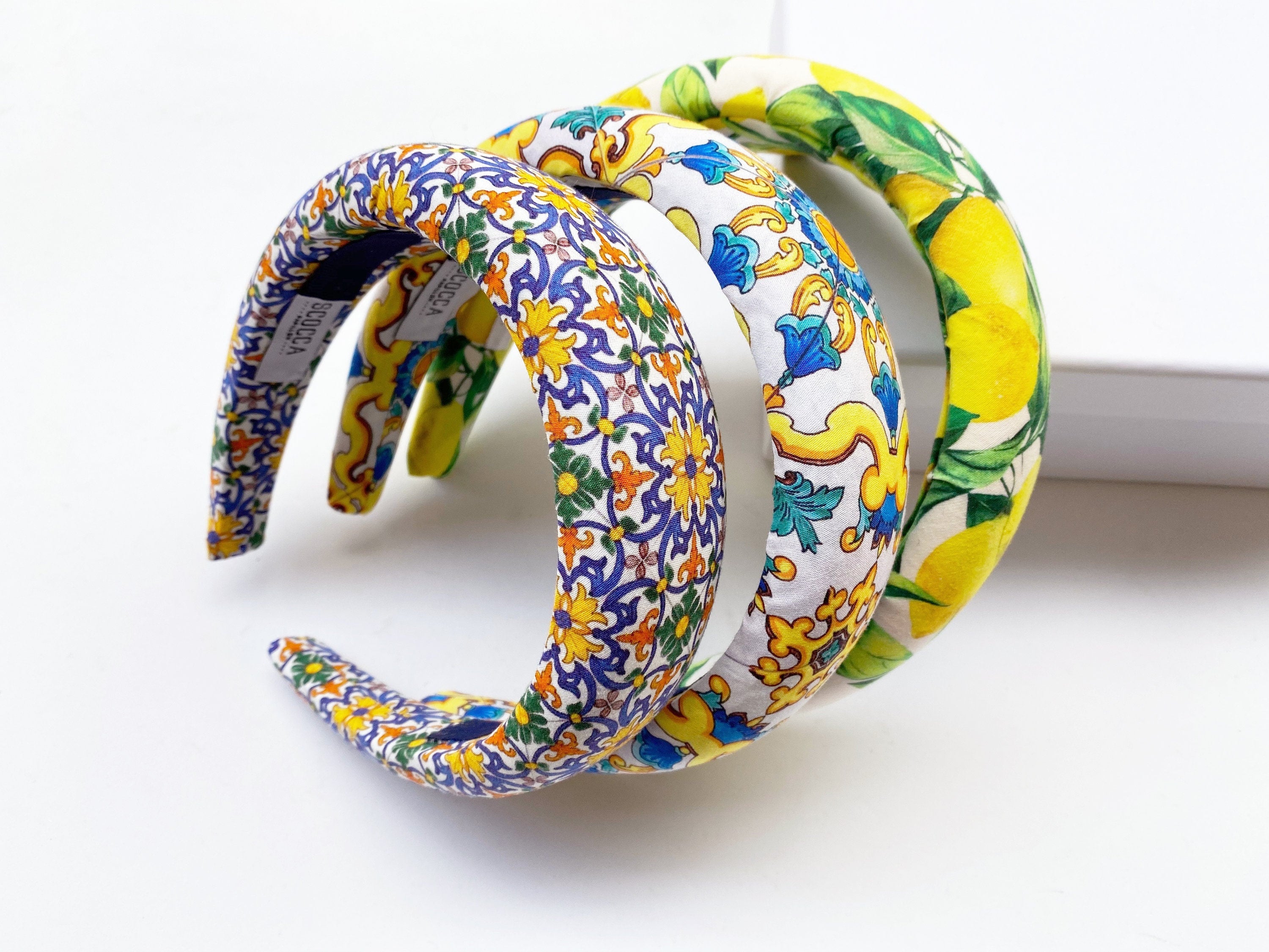 Cerchietto imbottito per donna, tessuto maiolica e limoni in stile siciliano. Cerchietto per capelli modello bombato, tessuto personalizzato