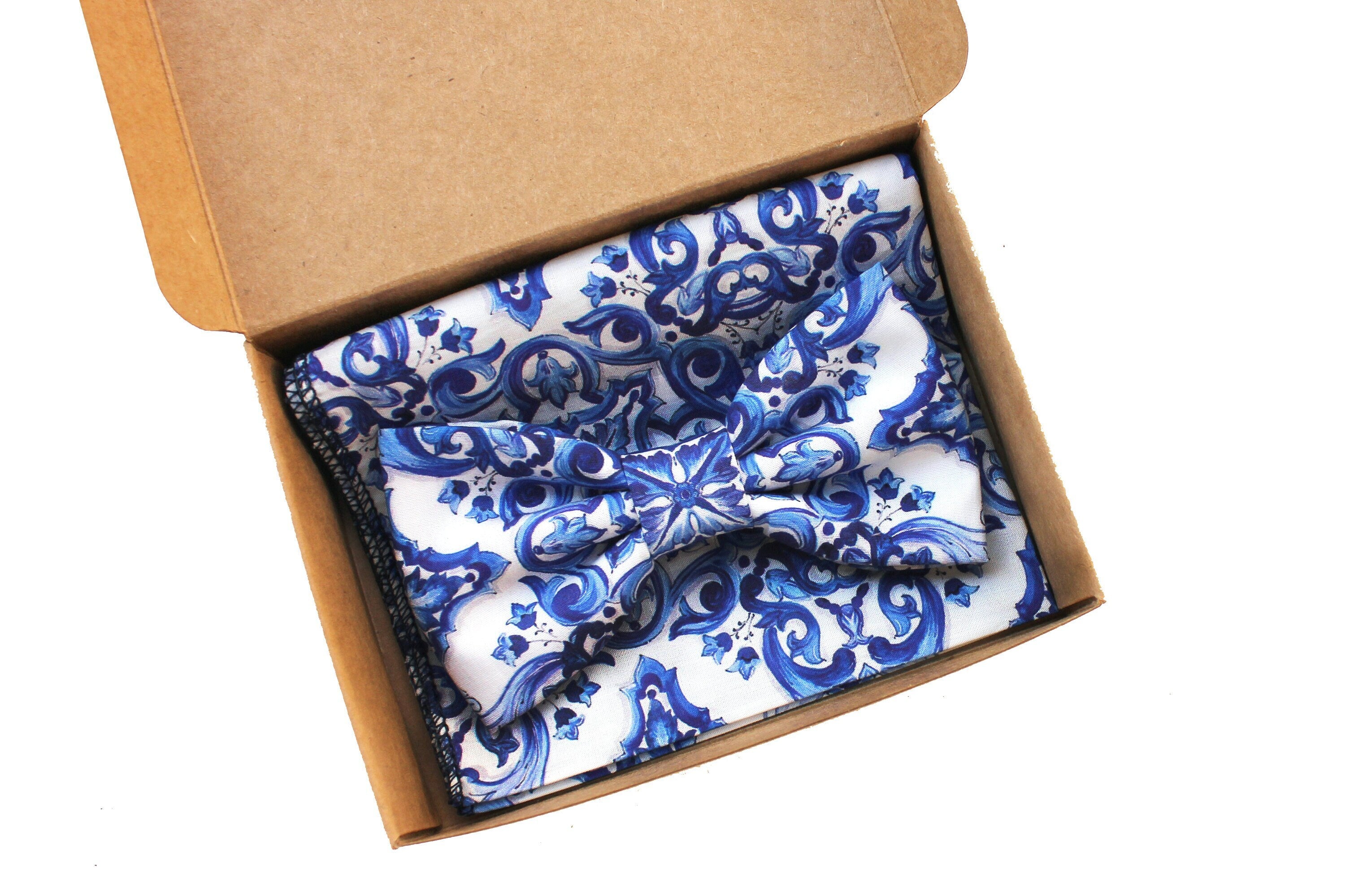 Farfallino maiolica blu e pochette blu in cotone,papillon sposo,idea regalo da uomo ragazzo,accessori per lui,cerimonia uomo 2025 matrimonio