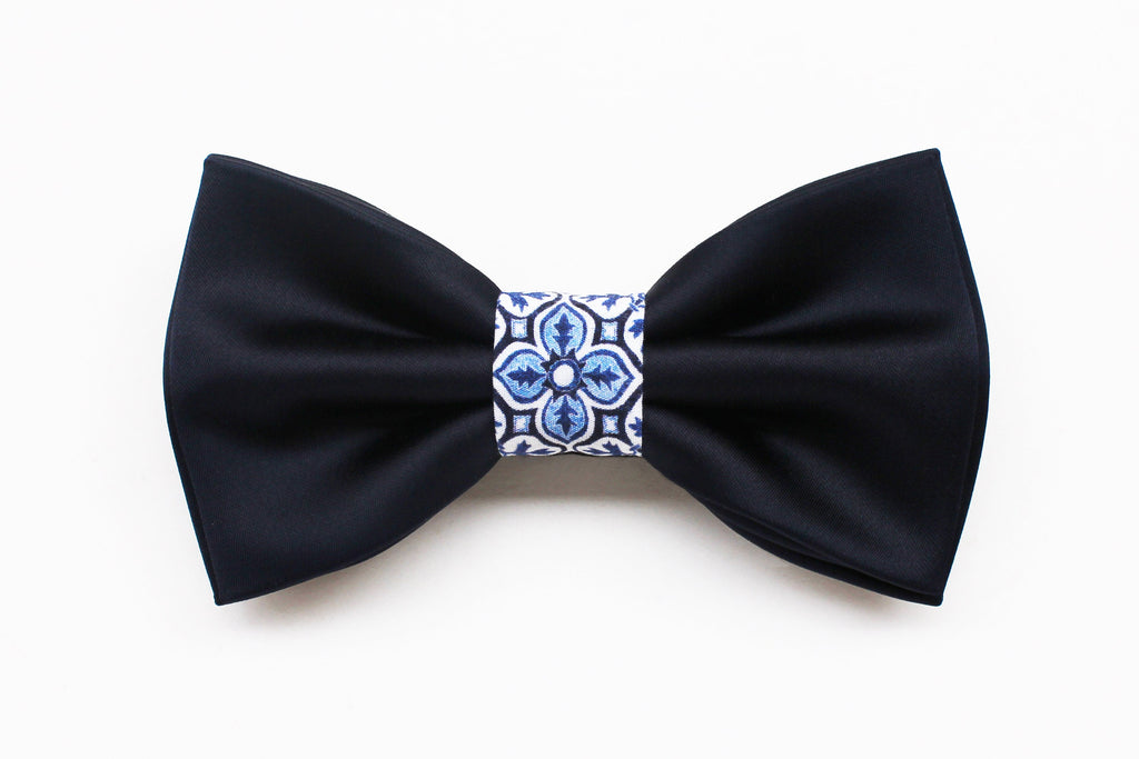 Papillon blu e maiolica per uomo,Pochette maiolica e papillon motivo floreale,matrimonio stile siciliano,matrimonio ischia capri,tema marino