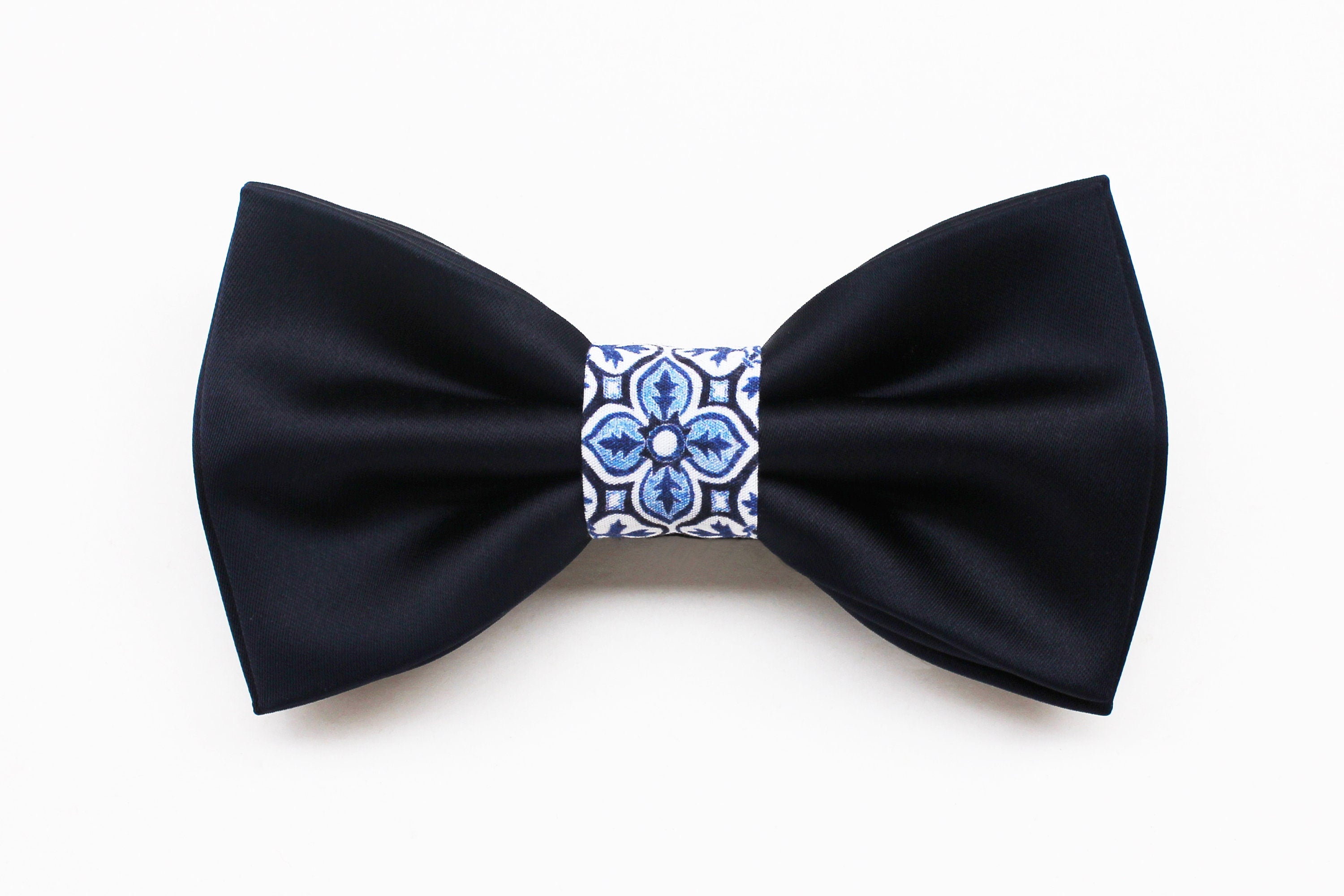 Papillon blu e maiolica per uomo,Pochette maiolica e papillon motivo floreale,matrimonio stile siciliano,matrimonio ischia capri,tema marino