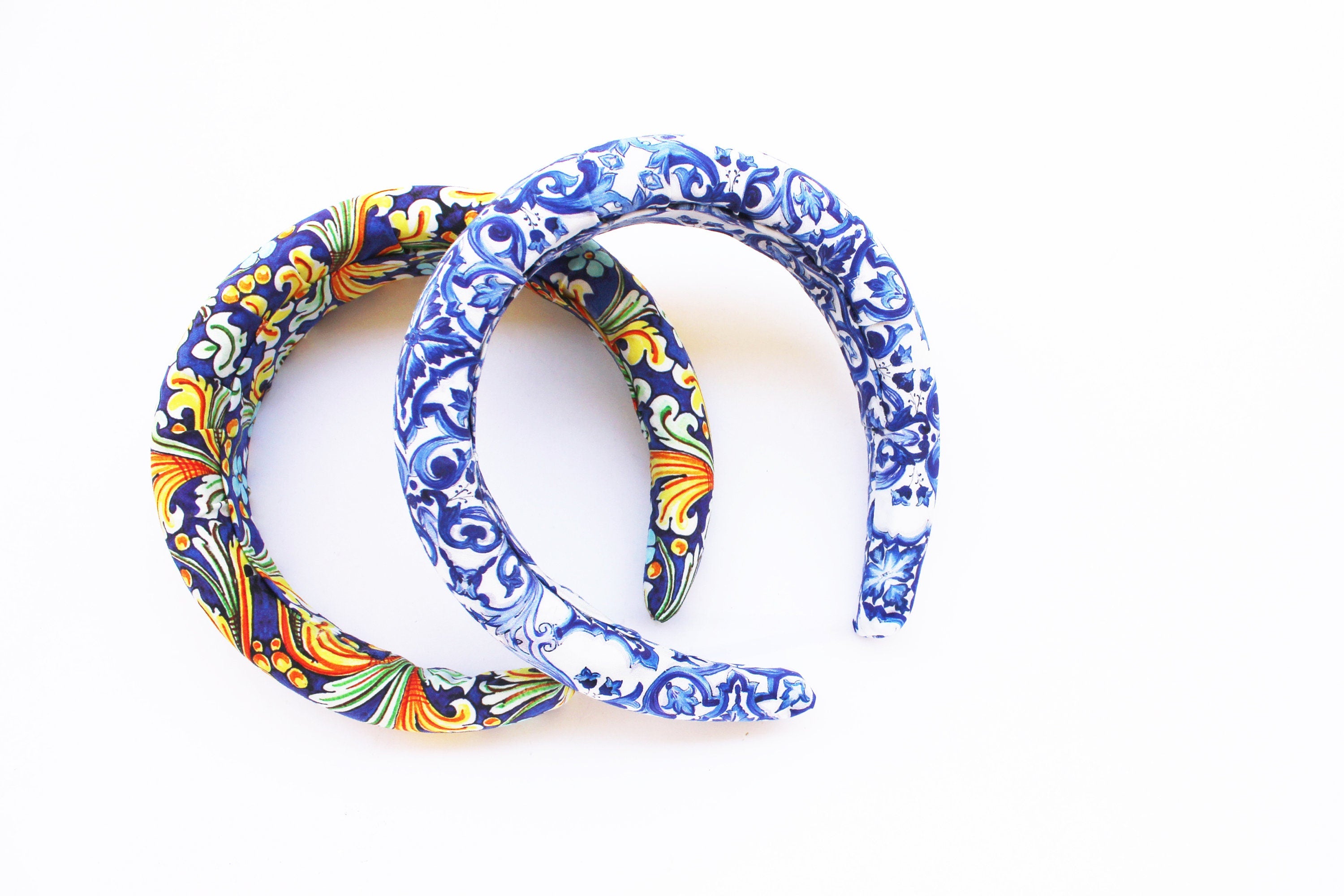 Cerchietto imbottito per donna, tessuto maiolica in stile siciliano. Cerchietto per capelli modello bombato, tessuto personalizzato