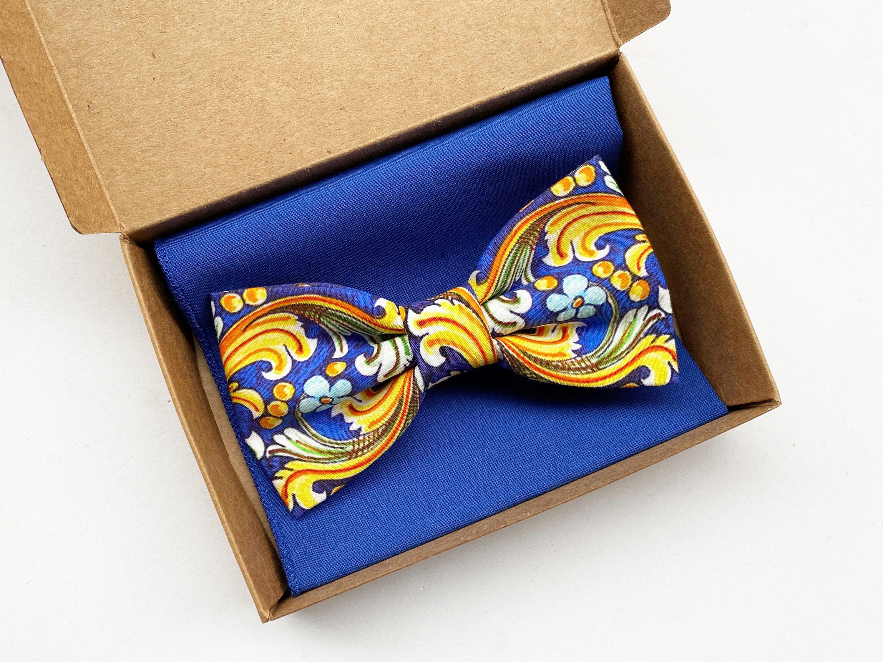 Papillon pattern maiolica e fazzoletto blu cobalto e giallo,Papillon e pochette coordinato per uomo,regalo da uomo accessori stile Siciliano