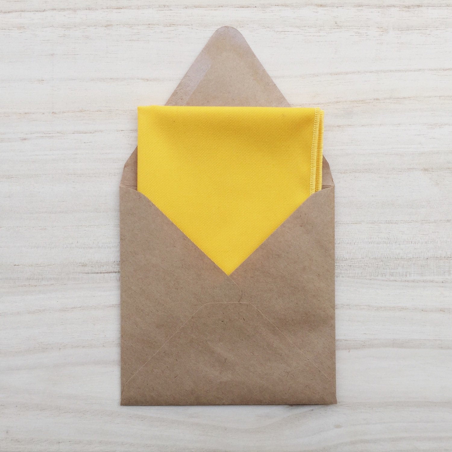 Pochette e Papillon giallo fresia,fazzoletto da taschino per uomo,papillon per matrimonio,accessori sposi cerimonia giallo,cravatta sposo