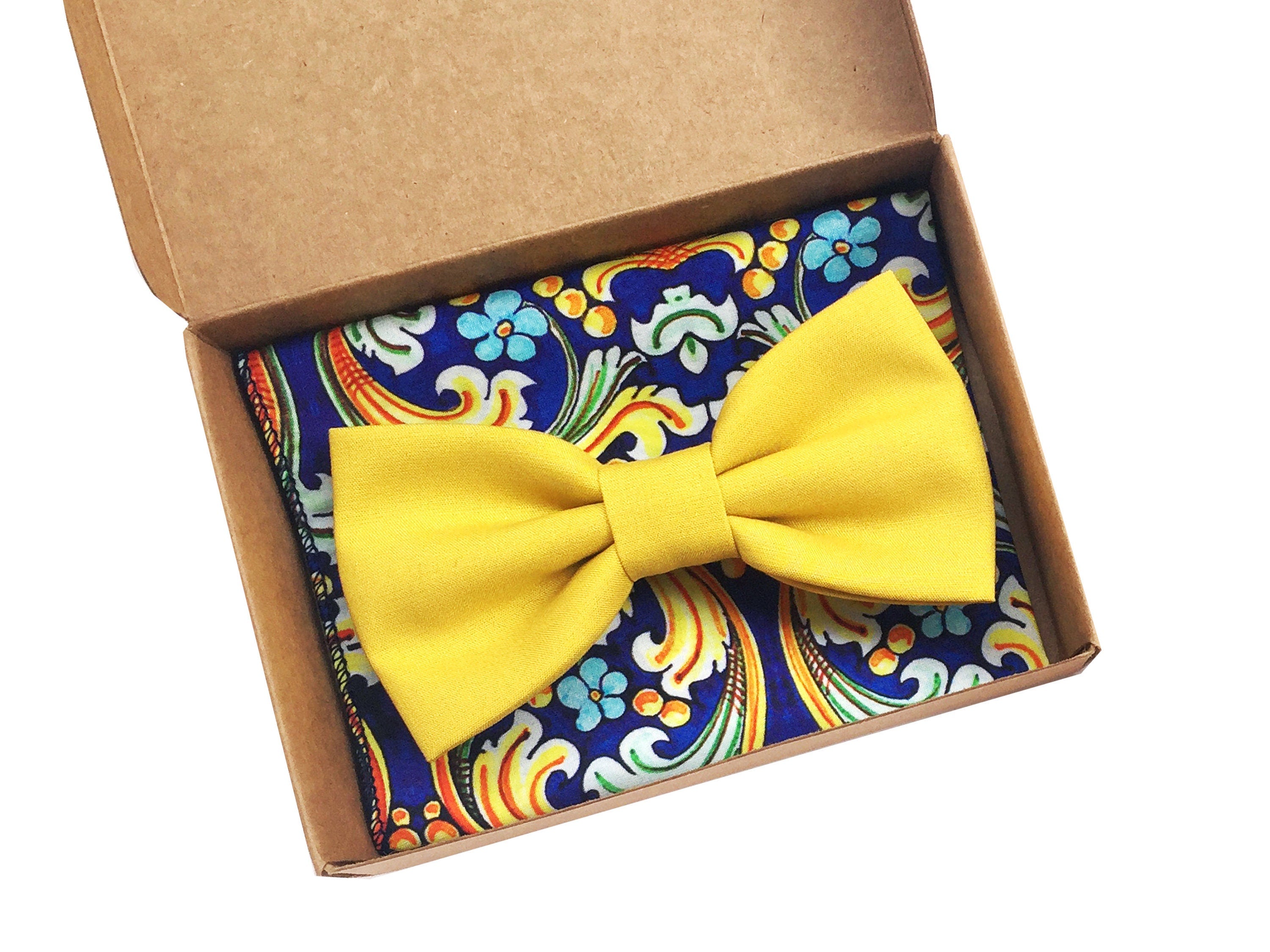 Papillon giallo curcuma e Pochette stampa maiolica per uomo, Papillon e pochette coordinato per sposo,regalo uomo accessori stile Siciliano