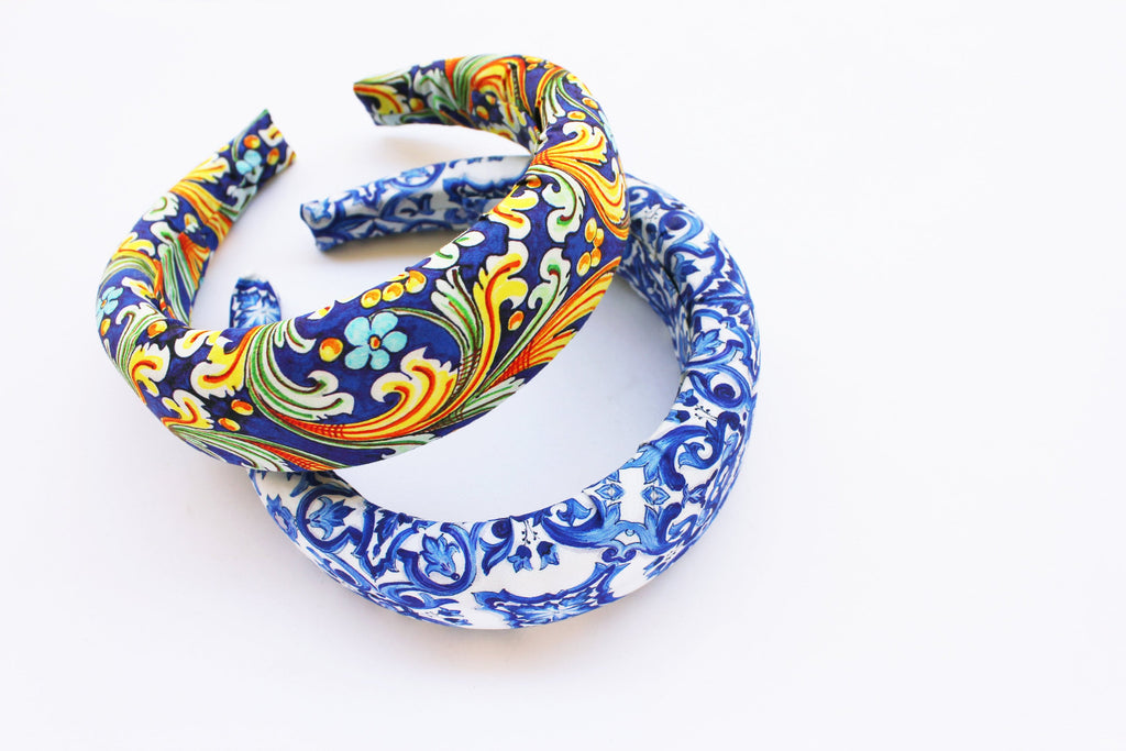 Cerchietto imbottito per donna, tessuto maiolica in stile siciliano. Cerchietto per capelli modello bombato, tessuto personalizzato