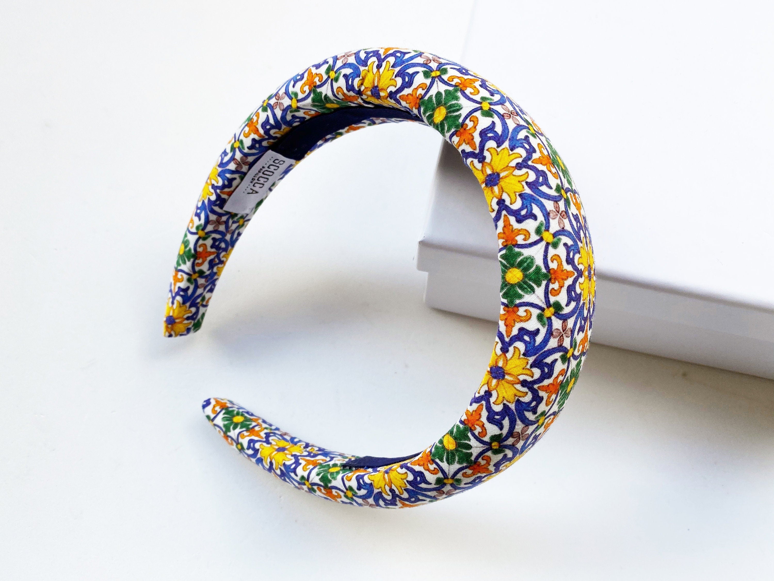 Cerchietto imbottito per donna, tessuto maiolica e limoni in stile siciliano. Cerchietto per capelli modello bombato, tessuto personalizzato